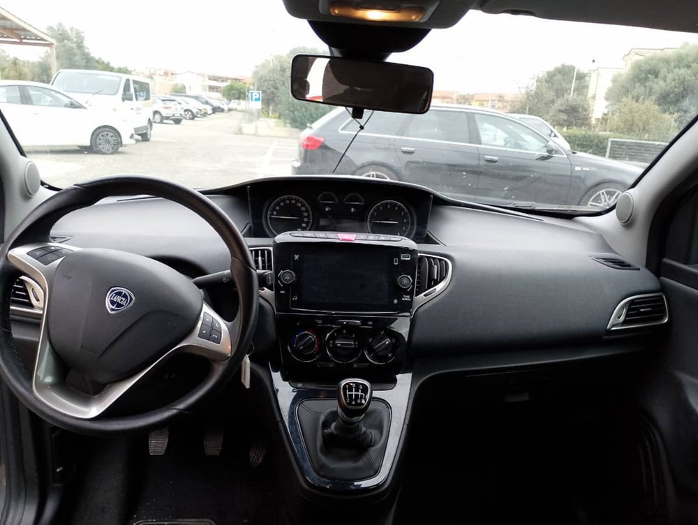 Lancia Ypsilon usata a Salerno (5)