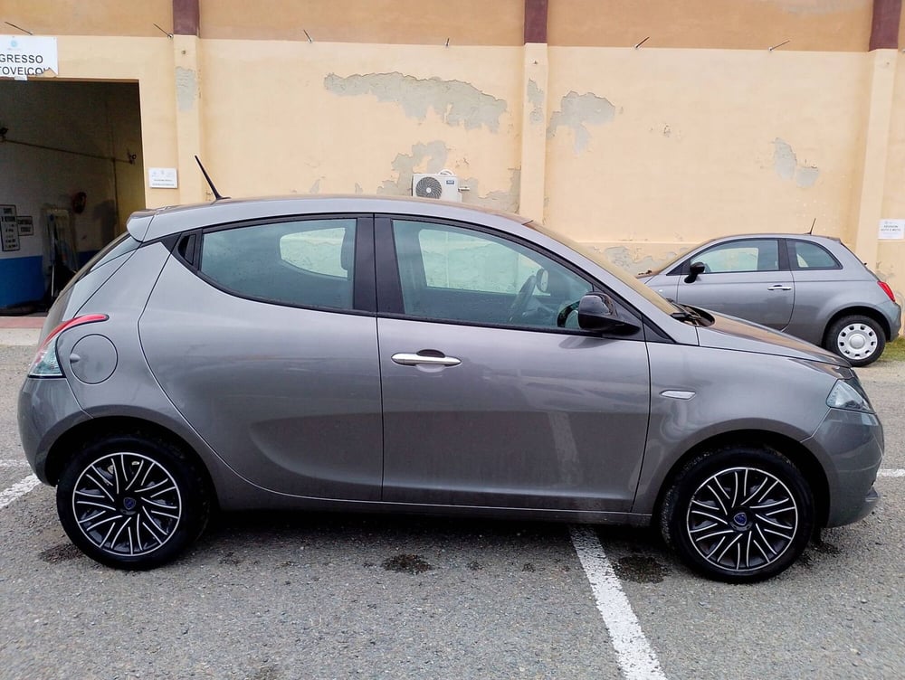 Lancia Ypsilon usata a Salerno (9)