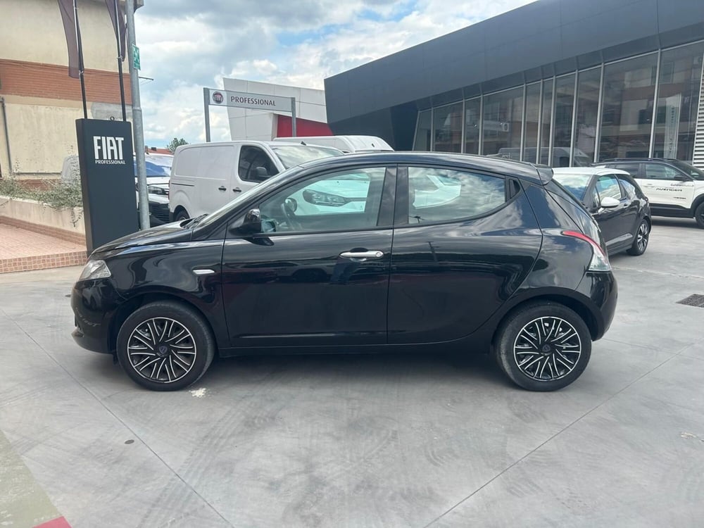 Lancia Ypsilon usata a Salerno (10)