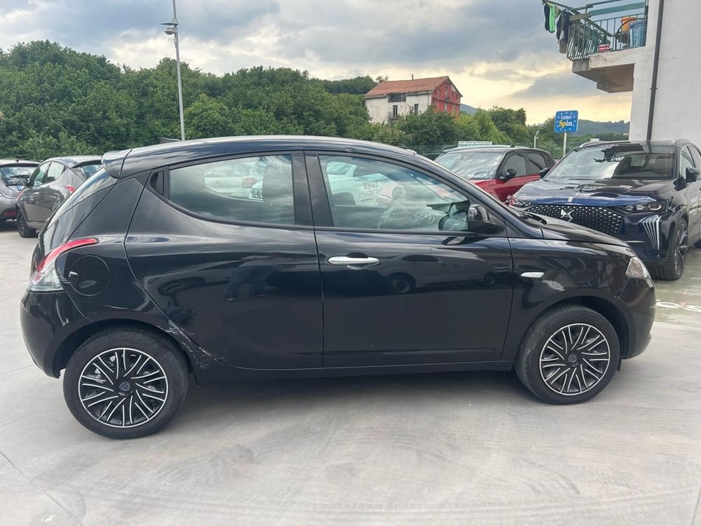 Lancia Ypsilon usata a Salerno (11)