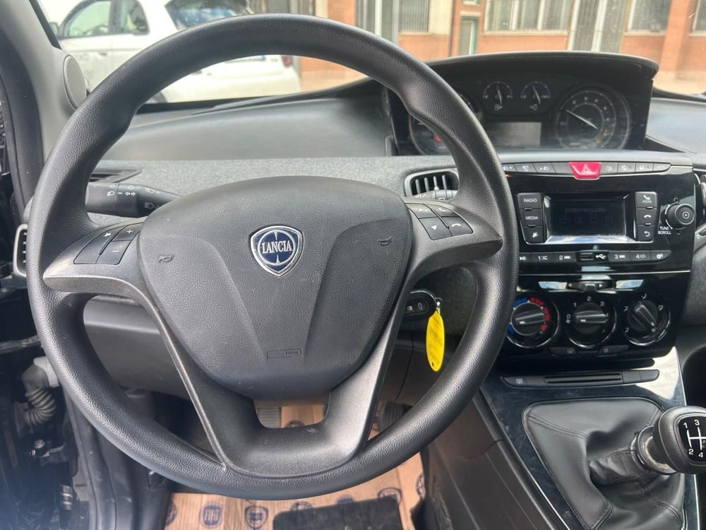 Lancia Ypsilon usata a Salerno (13)