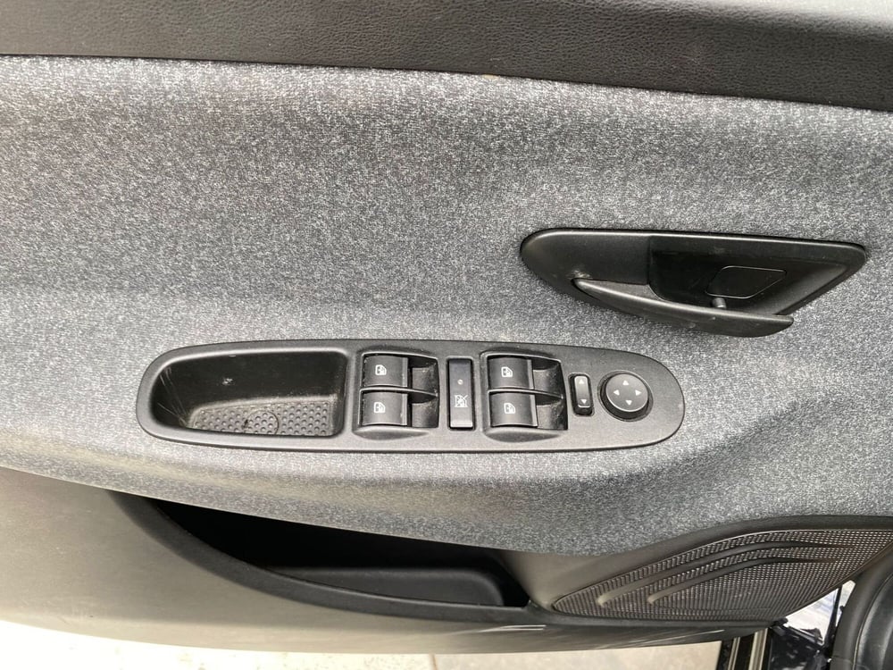 Lancia Ypsilon usata a Salerno (2)