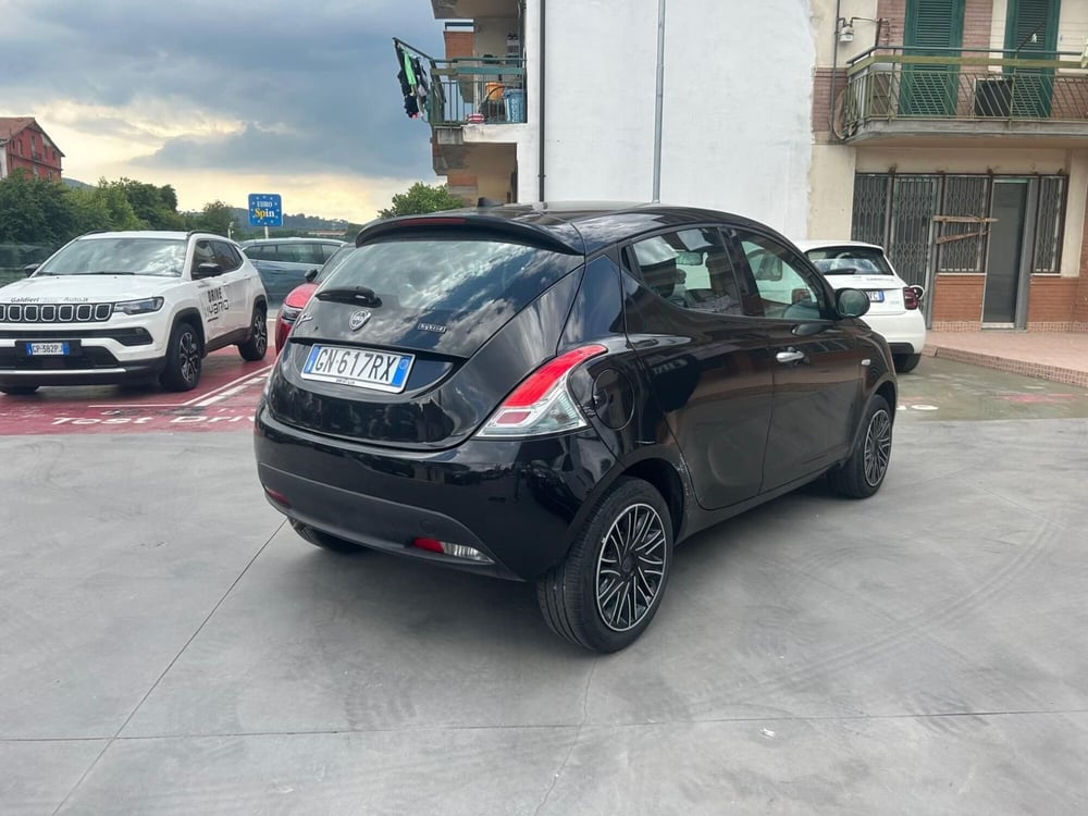 Lancia Ypsilon usata a Salerno (3)