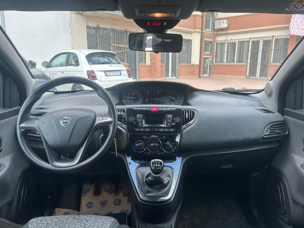 Lancia Ypsilon usata a Salerno (5)
