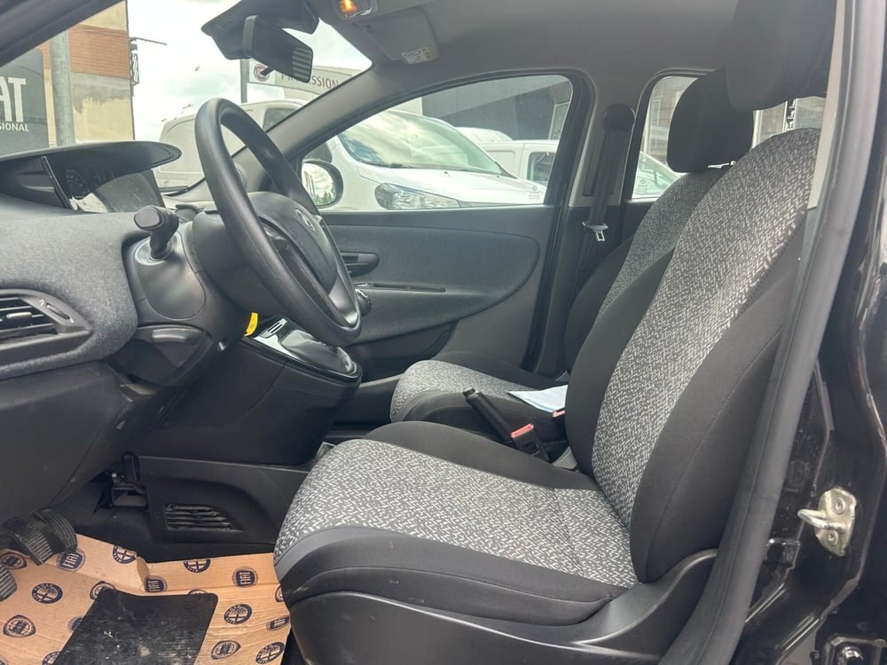 Lancia Ypsilon usata a Salerno (6)