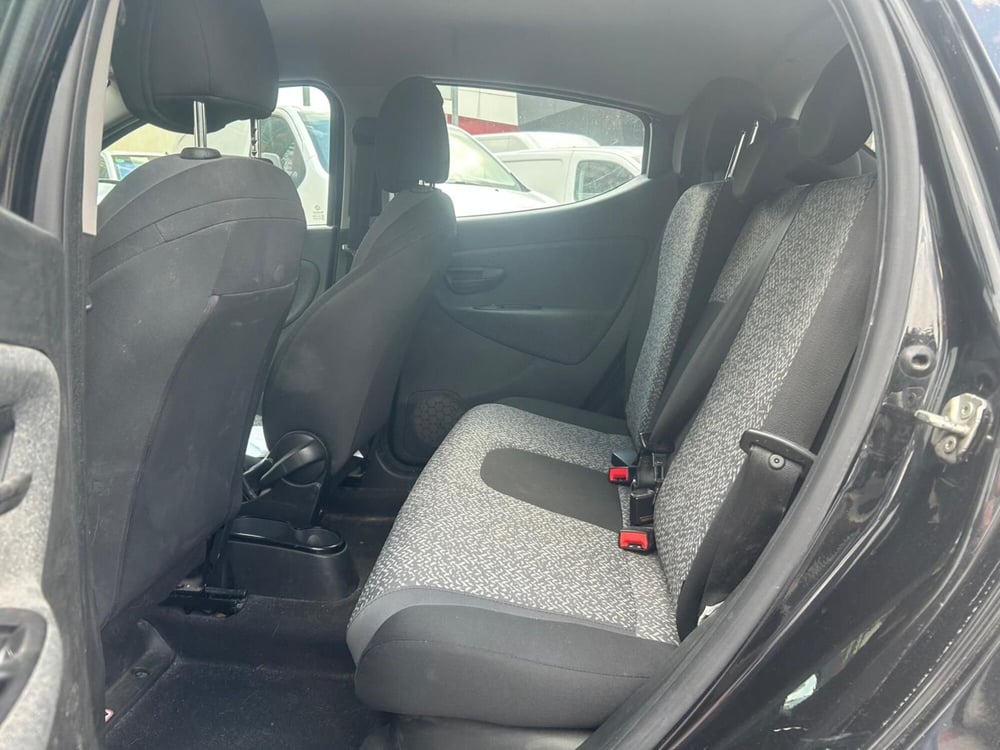 Lancia Ypsilon usata a Salerno (7)
