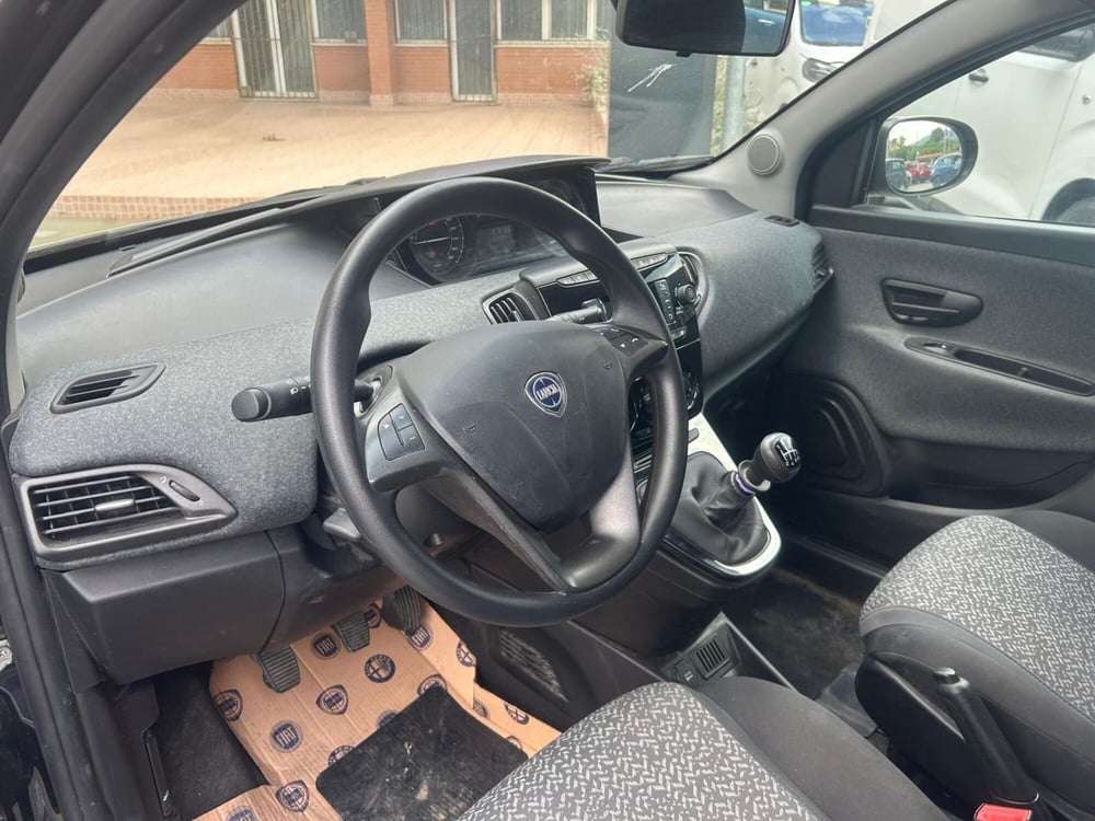 Lancia Ypsilon usata a Salerno (8)