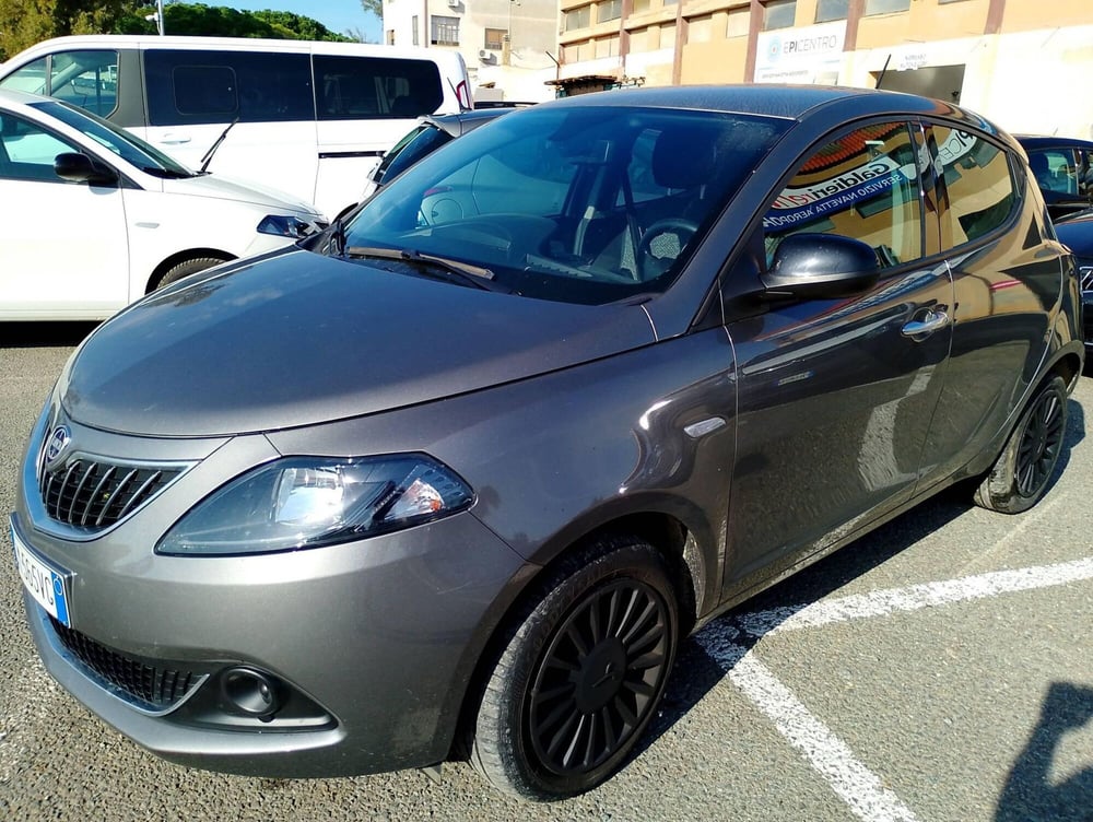 Lancia Ypsilon usata a Salerno