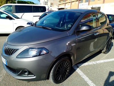 Lancia Ypsilon 1.0 FireFly 5 porte S&amp;S Hybrid Silver Plus del 2023 usata a Fisciano