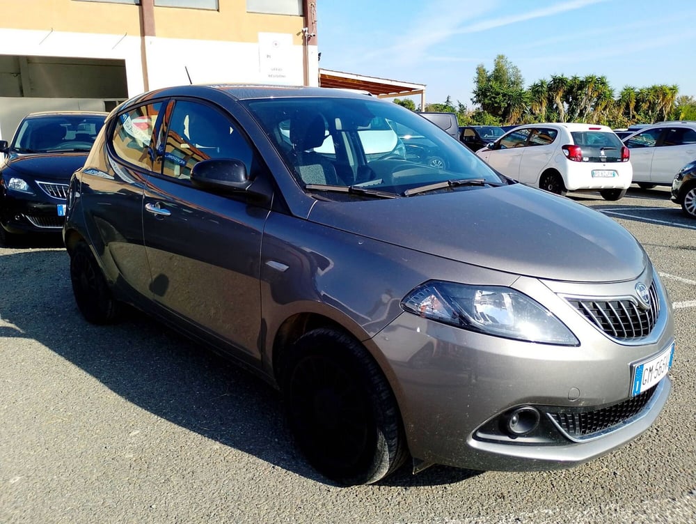 Lancia Ypsilon usata a Salerno (2)