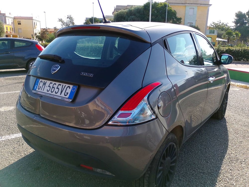 Lancia Ypsilon usata a Salerno (3)