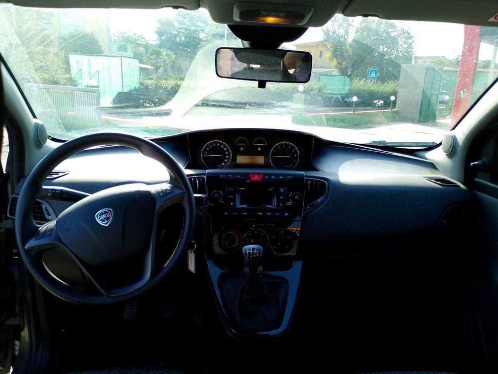 Lancia Ypsilon usata a Salerno (5)