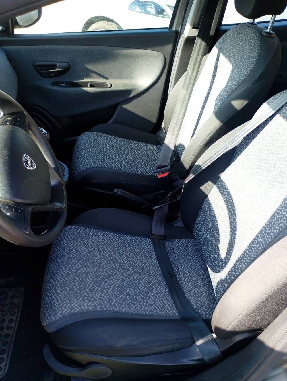 Lancia Ypsilon usata a Salerno (6)
