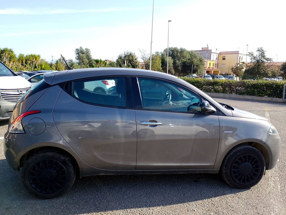 Lancia Ypsilon usata a Salerno (9)