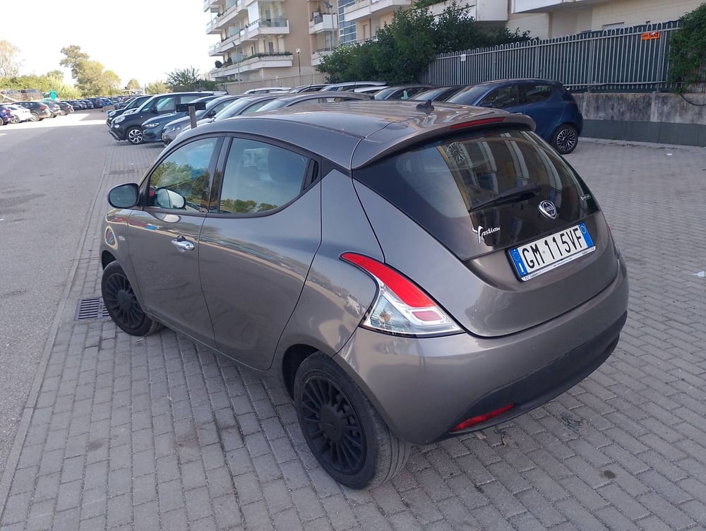 Lancia Ypsilon usata a Salerno (3)