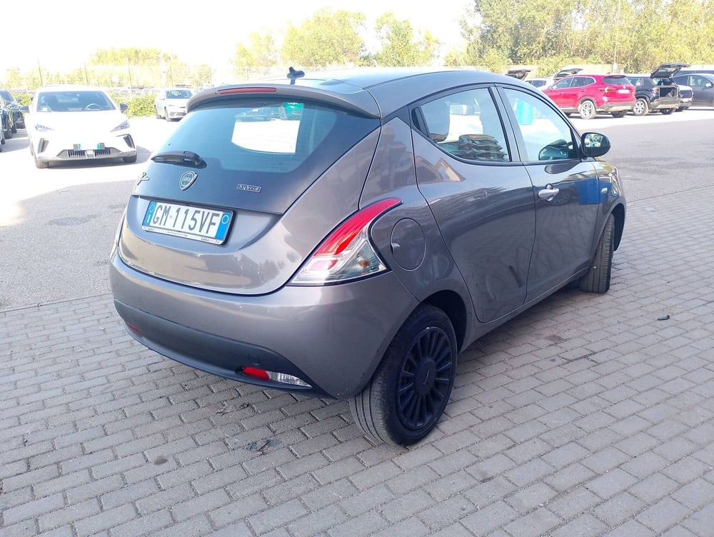 Lancia Ypsilon usata a Salerno (4)