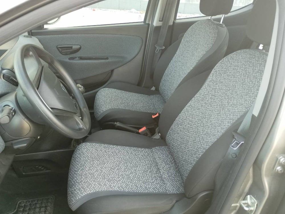 Lancia Ypsilon usata a Salerno (6)