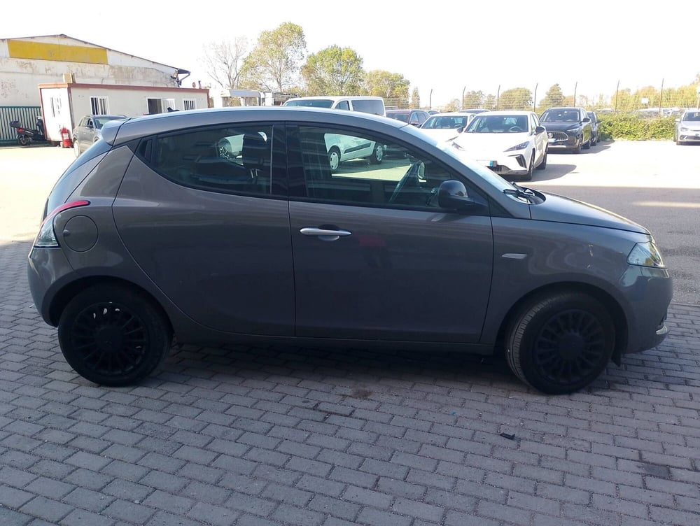 Lancia Ypsilon usata a Salerno (9)