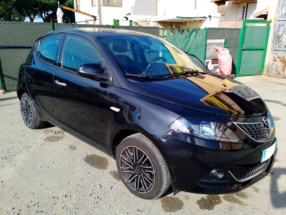 Lancia Ypsilon usata a Salerno (2)