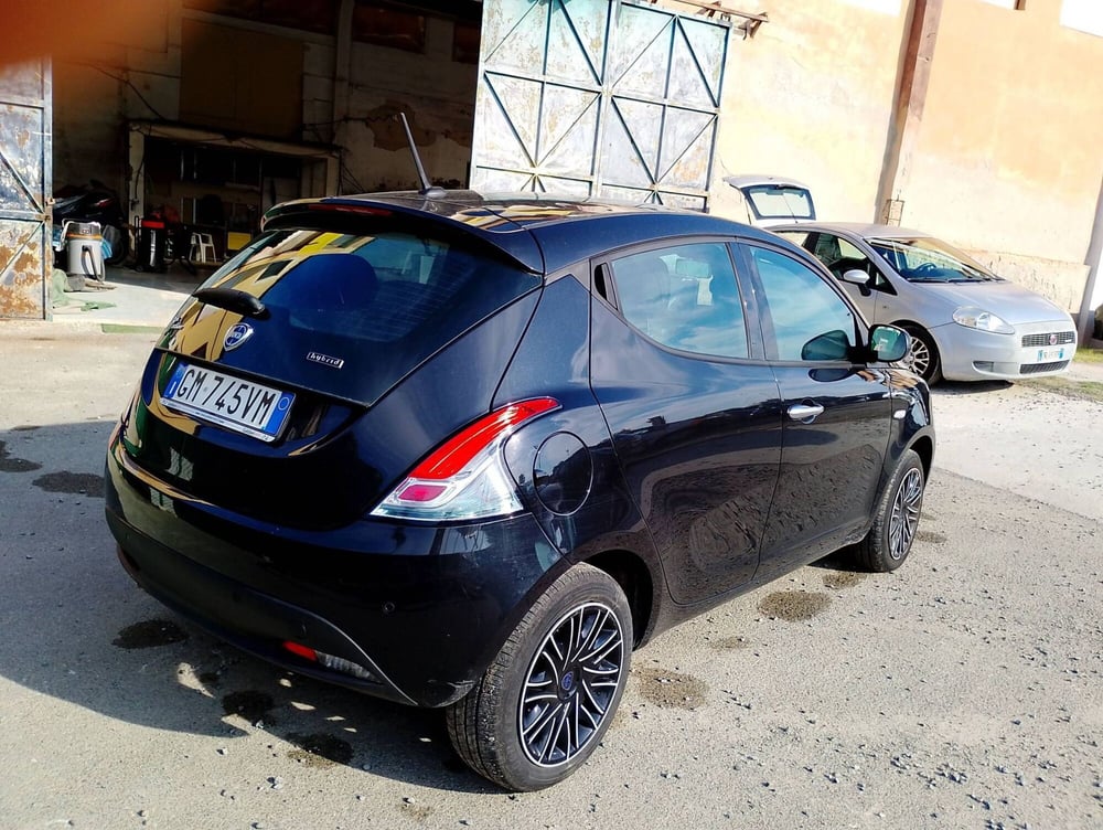 Lancia Ypsilon usata a Salerno (3)