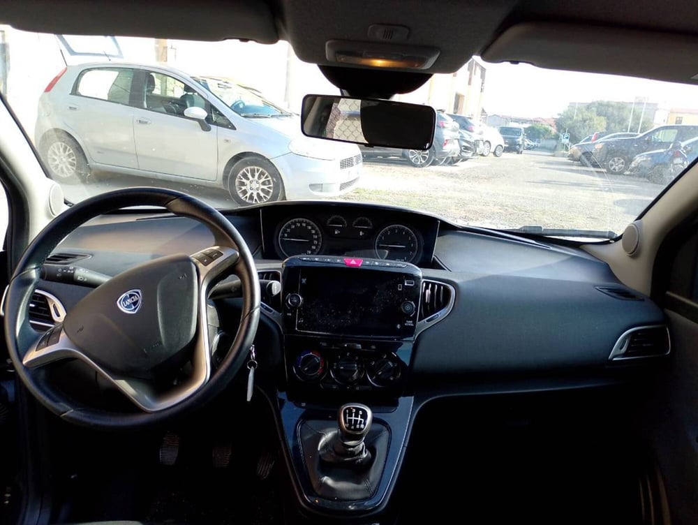 Lancia Ypsilon usata a Salerno (5)
