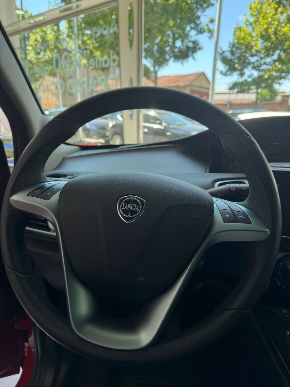 Lancia Ypsilon usata a Salerno (10)