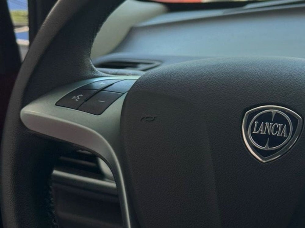 Lancia Ypsilon usata a Salerno (11)