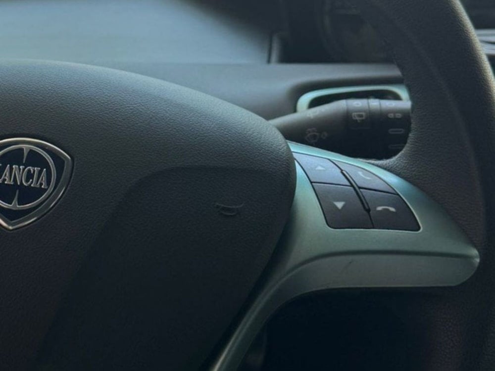 Lancia Ypsilon usata a Salerno (12)