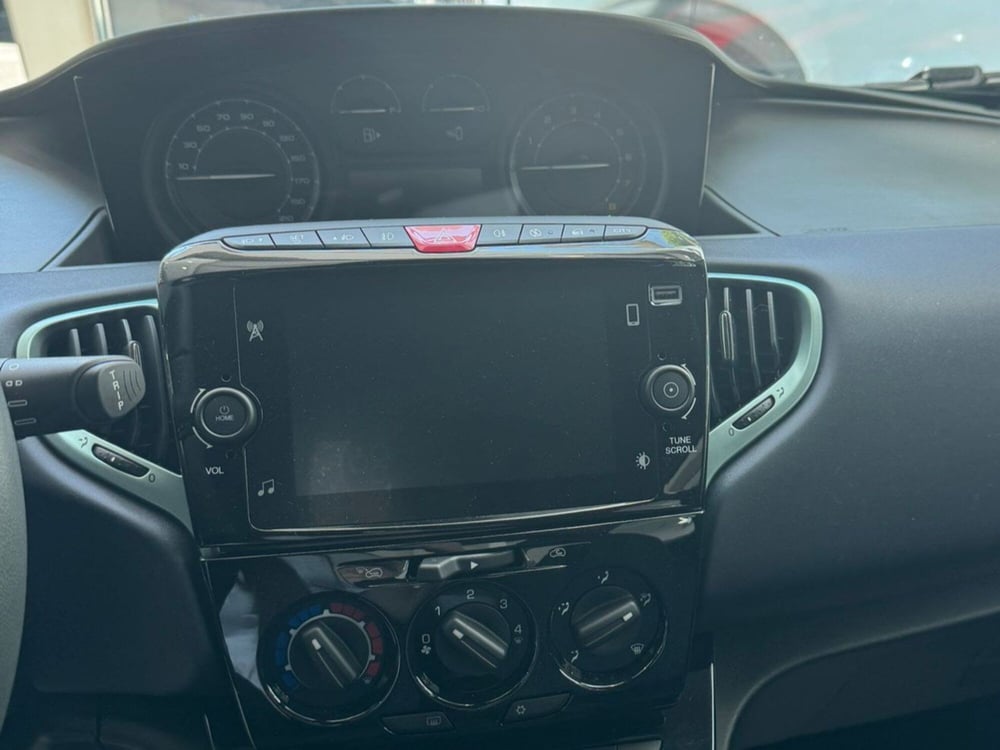 Lancia Ypsilon usata a Salerno (13)