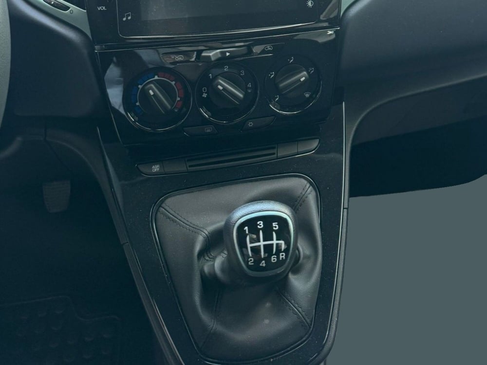Lancia Ypsilon usata a Salerno (14)
