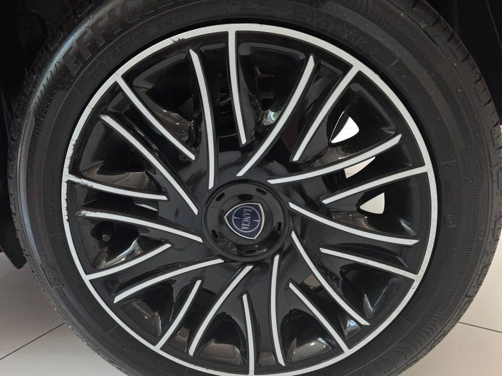 Lancia Ypsilon usata a Salerno (18)