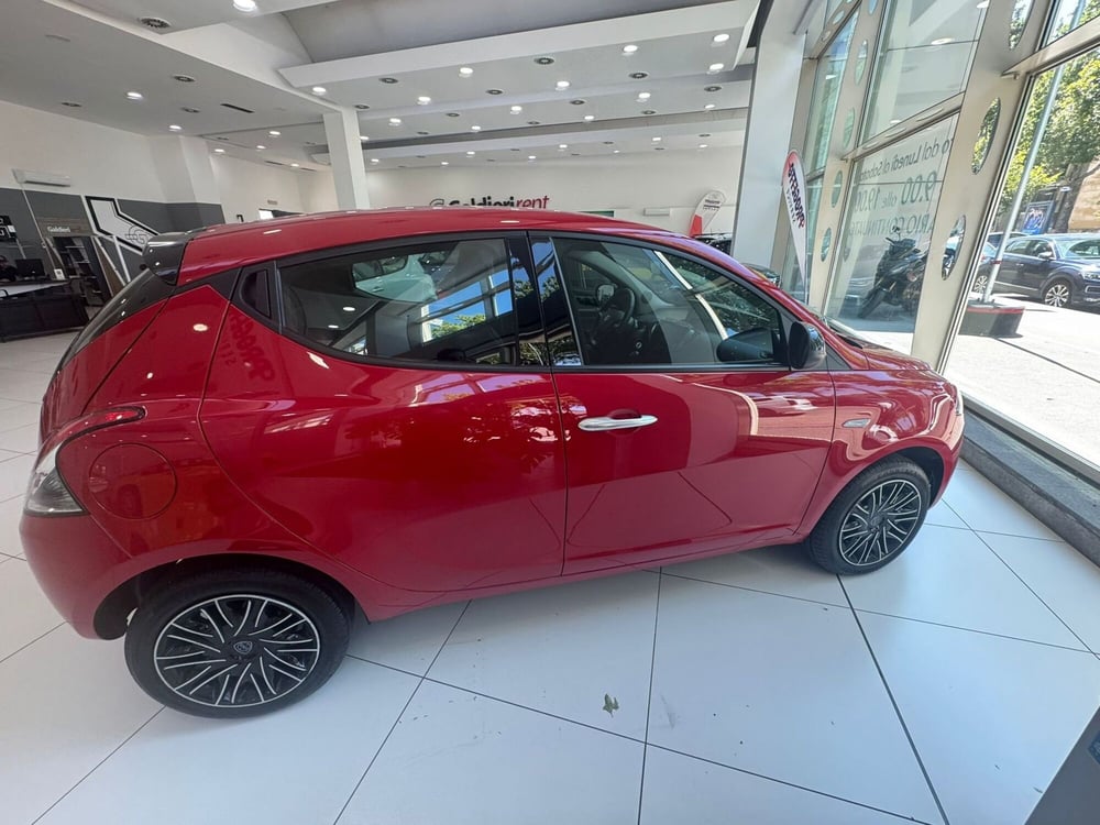 Lancia Ypsilon usata a Salerno (2)