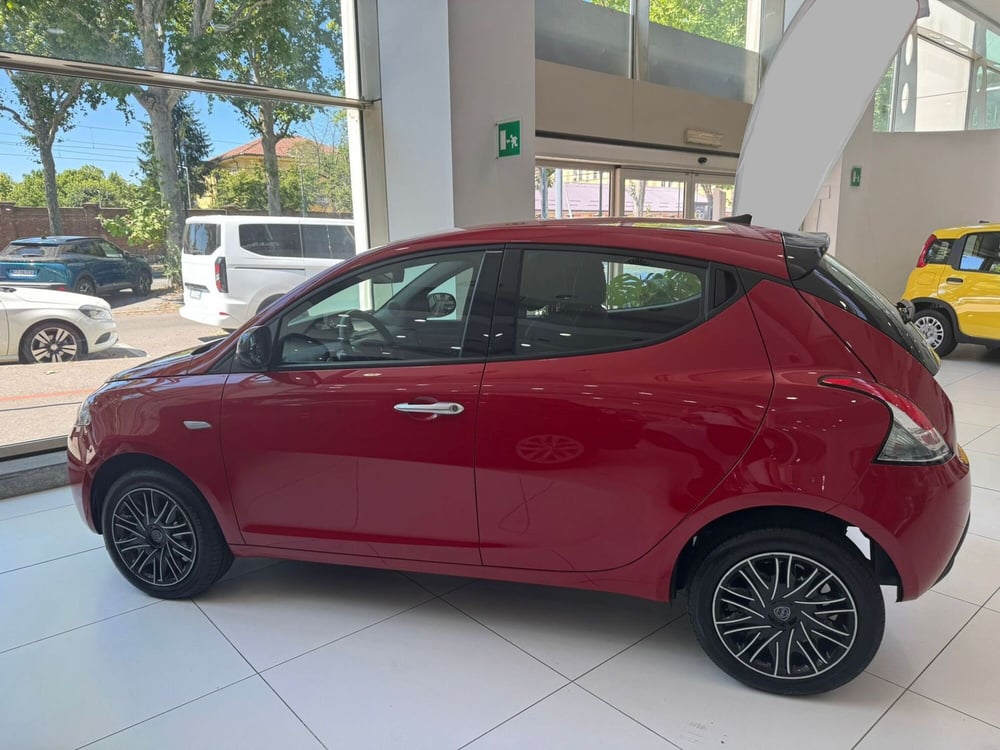 Lancia Ypsilon usata a Salerno (3)