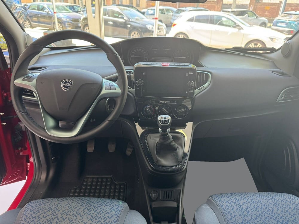 Lancia Ypsilon usata a Salerno (5)