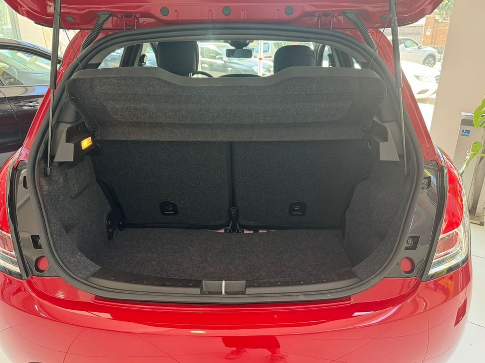 Lancia Ypsilon usata a Salerno (9)