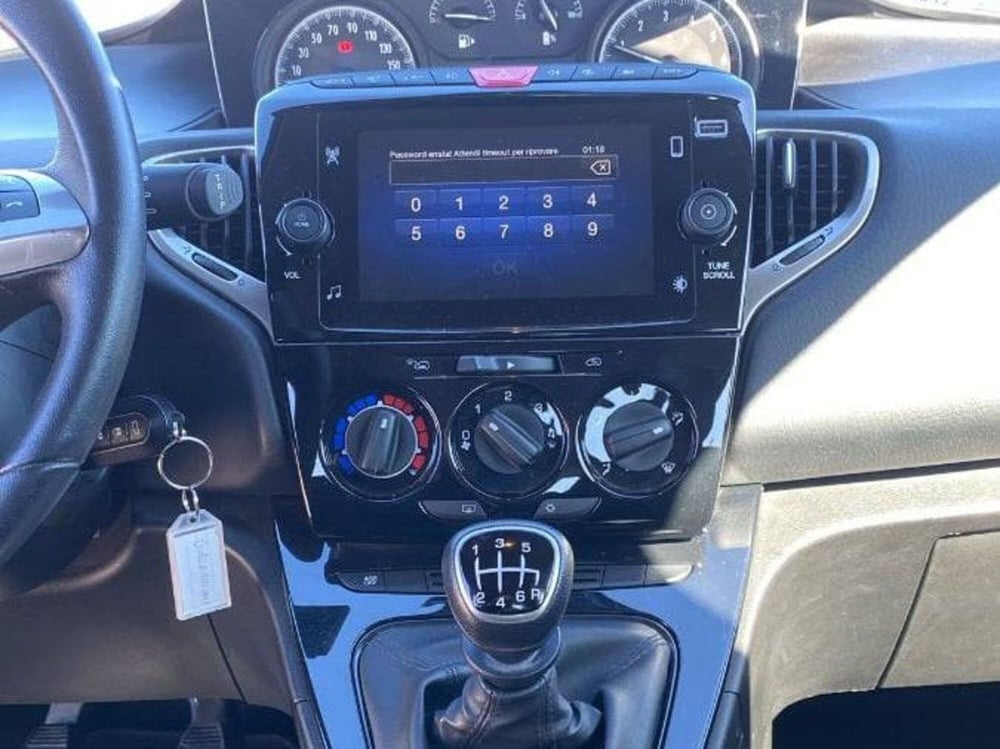 Lancia Ypsilon usata a Salerno (16)