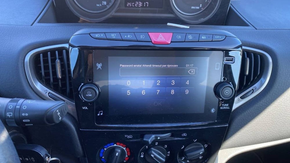Lancia Ypsilon usata a Salerno (19)