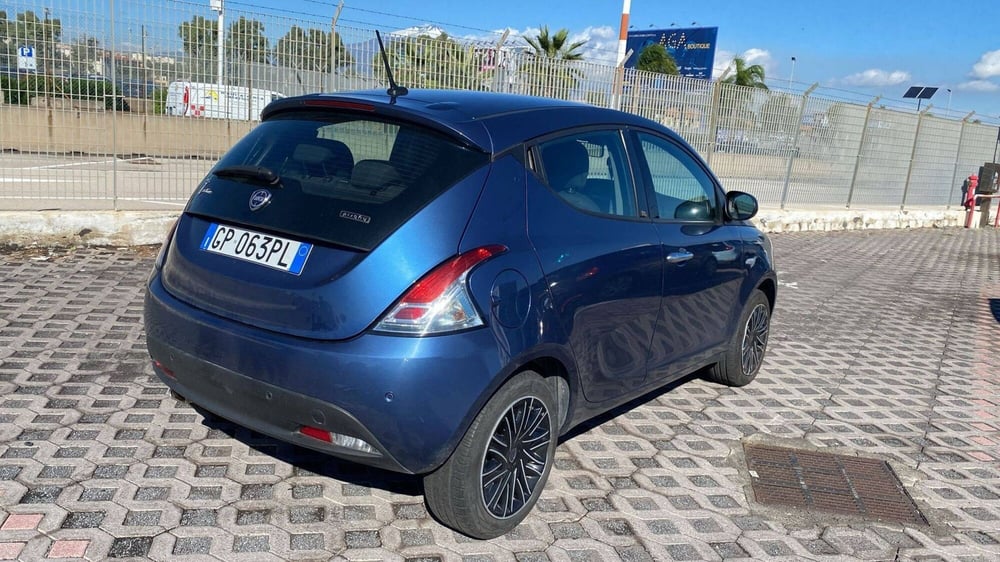 Lancia Ypsilon usata a Salerno (3)