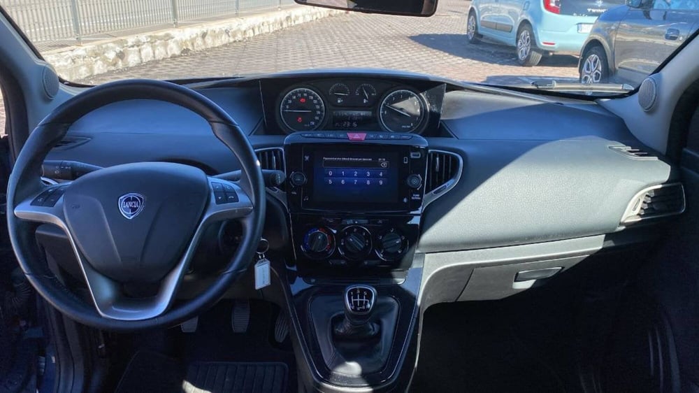 Lancia Ypsilon usata a Salerno (5)