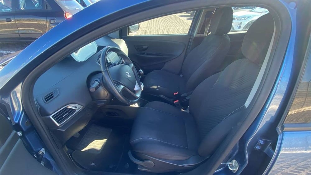 Lancia Ypsilon usata a Salerno (6)