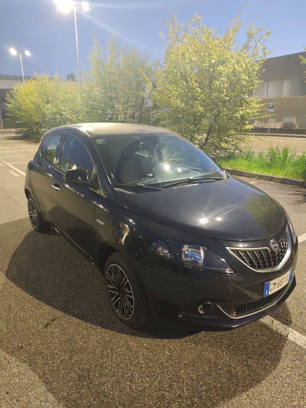 Lancia Ypsilon usata a Salerno (2)
