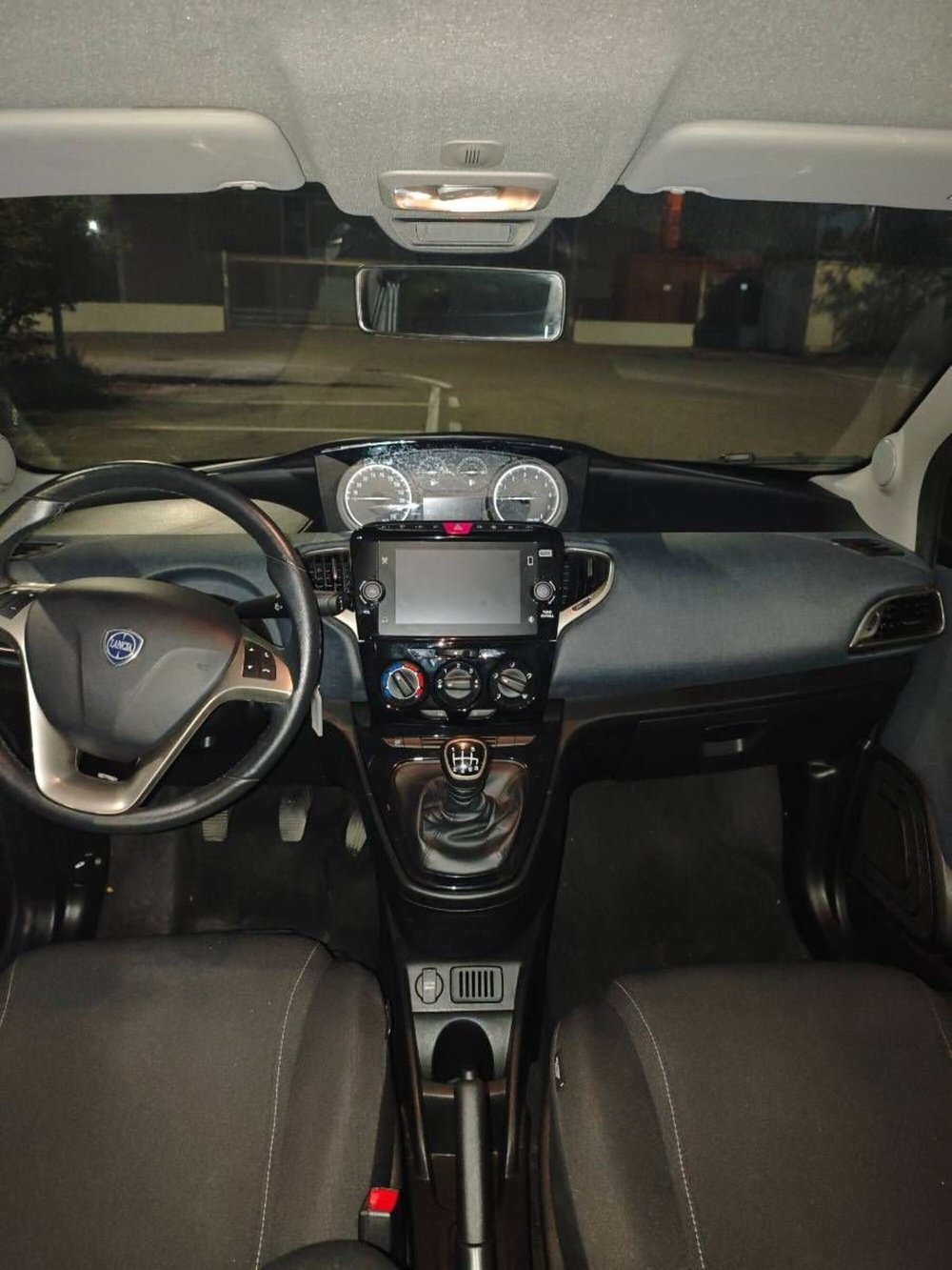 Lancia Ypsilon usata a Salerno (5)