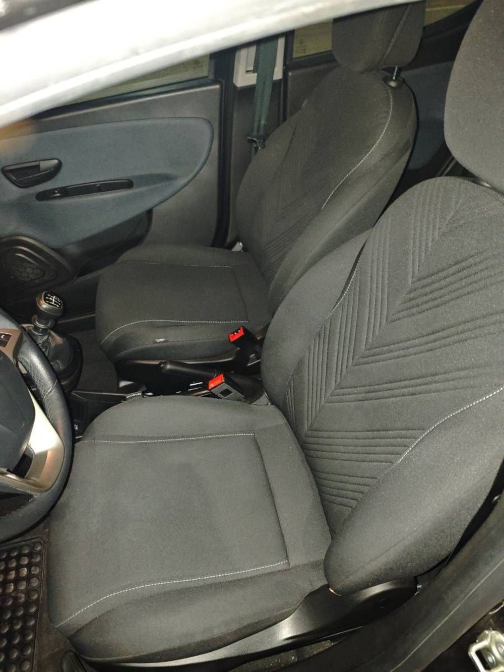 Lancia Ypsilon usata a Salerno (6)