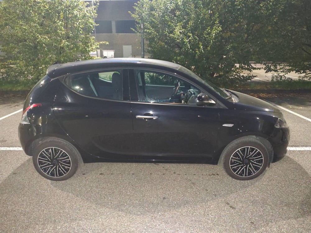 Lancia Ypsilon usata a Salerno (9)