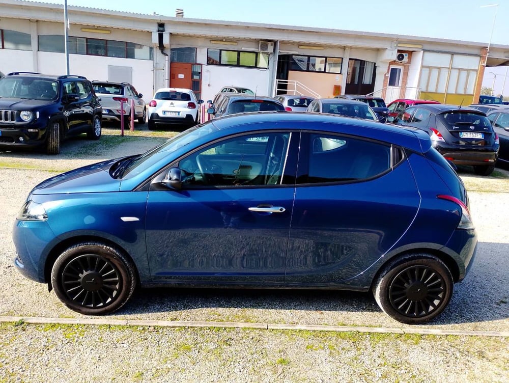 Lancia Ypsilon usata a Salerno (10)