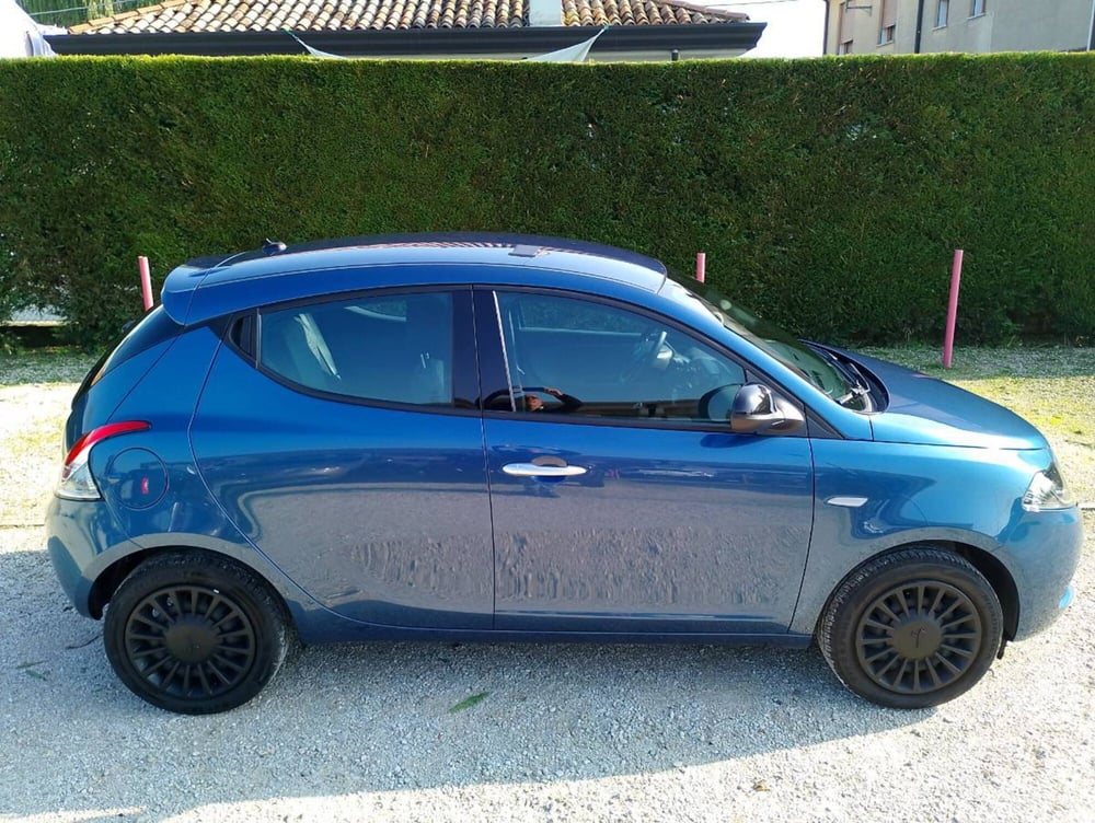 Lancia Ypsilon usata a Salerno (13)