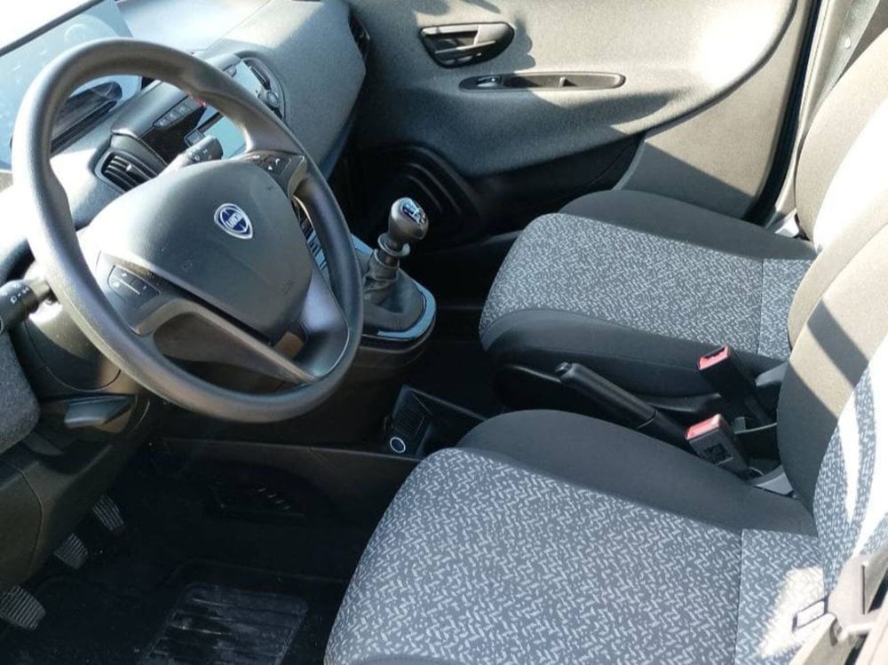 Lancia Ypsilon usata a Salerno (16)