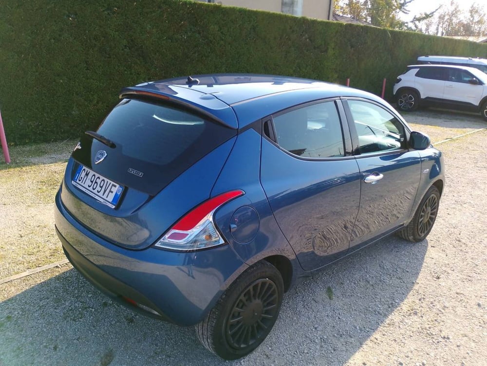 Lancia Ypsilon usata a Salerno (3)