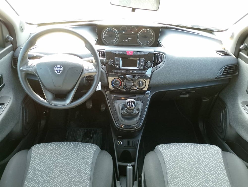Lancia Ypsilon usata a Salerno (5)