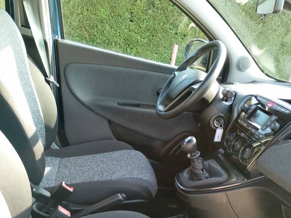 Lancia Ypsilon usata a Salerno (6)